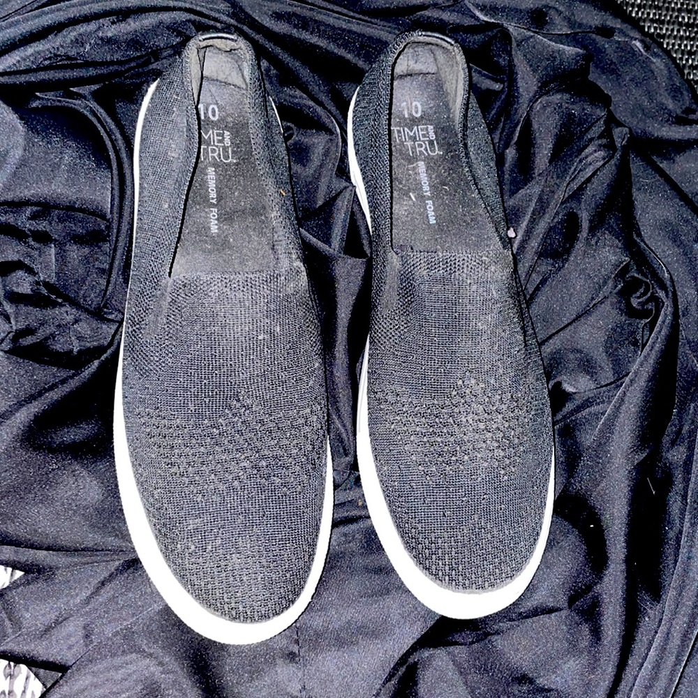 Time & Tru slip on